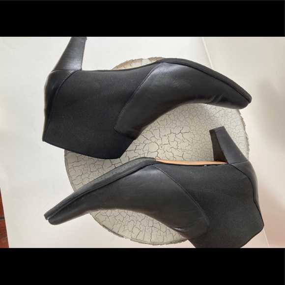PREVATA Black Leather/Stretch Ankle Boot.9.5 - Picture 3 of 6